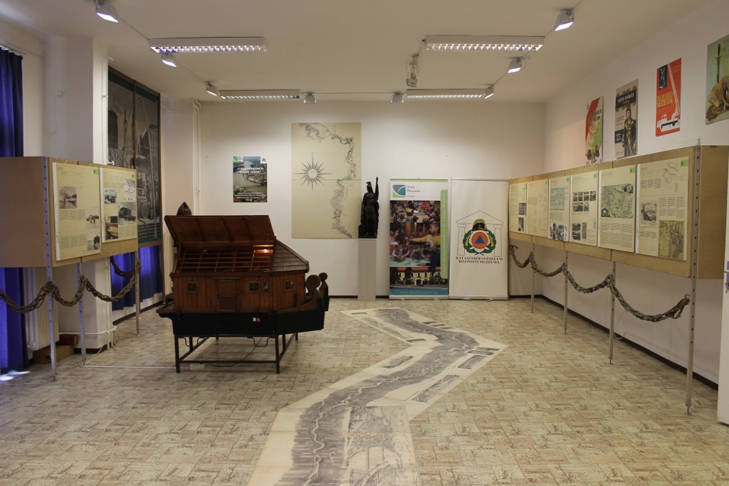 Az esztergomi Duna Múzeum kiállítása a Katasztrófavédelem Központi Múzeumában.
