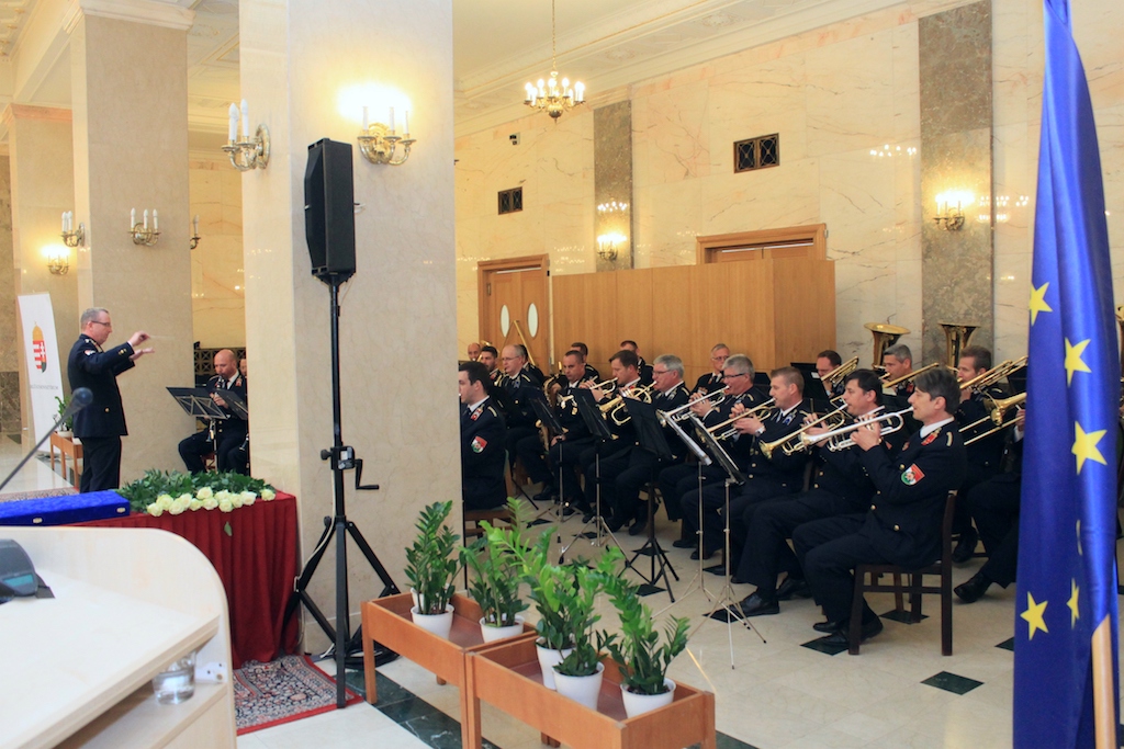 A rendőr és tűzoltó nap alkalmából ad koncertet a Katasztrófavédelem Központi Zenekara a Belügyminisztériumban.