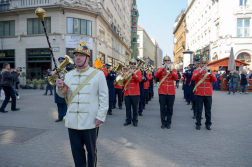 Flashmob a közös rendőr és tűzoltónap alkalmából.