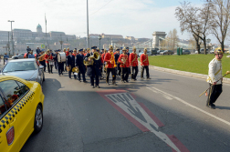 Flashmob a közös rendőr és tűzoltónap alkalmából.