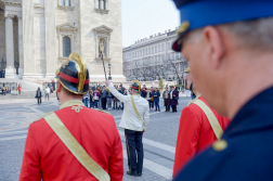 Flashmob a közös rendőr és tűzoltónap alkalmából.