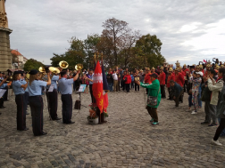 A Batterie Fanfare Kuttolsheim zenekar és a Katasztrófavédelem Központi Zenekara ad közös koncertet a Budai Várban.