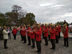 A Batterie Fanfare Kuttolsheim zenekar és a Katasztrófavédelem Központi Zenekara ad közös koncertet a Budai Várban.