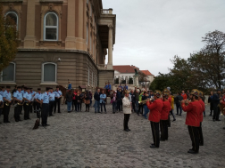 A Batterie Fanfare Kuttolsheim zenekar és a Katasztrófavédelem Központi Zenekara ad közös koncertet a Budai Várban.