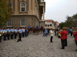 A Batterie Fanfare Kuttolsheim zenekar és a Katasztrófavédelem Központi Zenekara ad közös koncertet a Budai Várban.