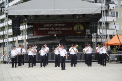 Kecskeméten a  III. Kárpát-medencei Önkéntes Tűzoltózenekari Találkozón ad térzenét  a Katasztrófavédelem Központi Zenekara